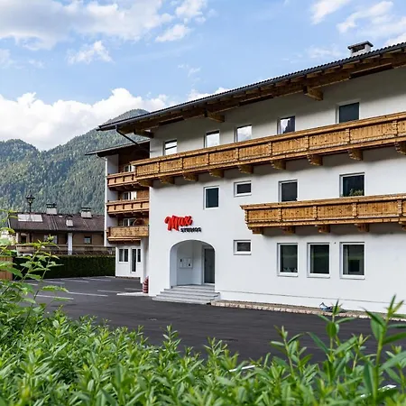 Max Hotel apartamentowy Schlitters